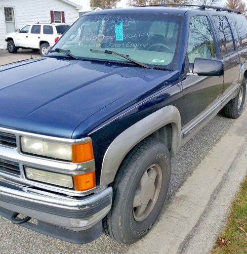 Chevy Suburban '99 Under 1K Fort Wayne, IN 46818 (SUV By Owner