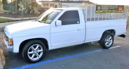 Nissan Pickup Truck '90 White $2K-2500 in Pomona, CA 91767 By Owner