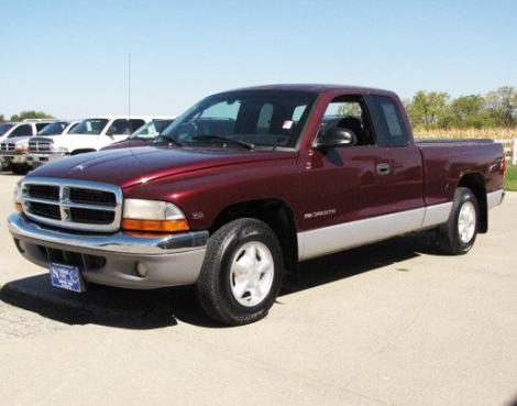 Used 2000 Dodge Dakota SLT Club Cab Pickup Truck For Sale in IA